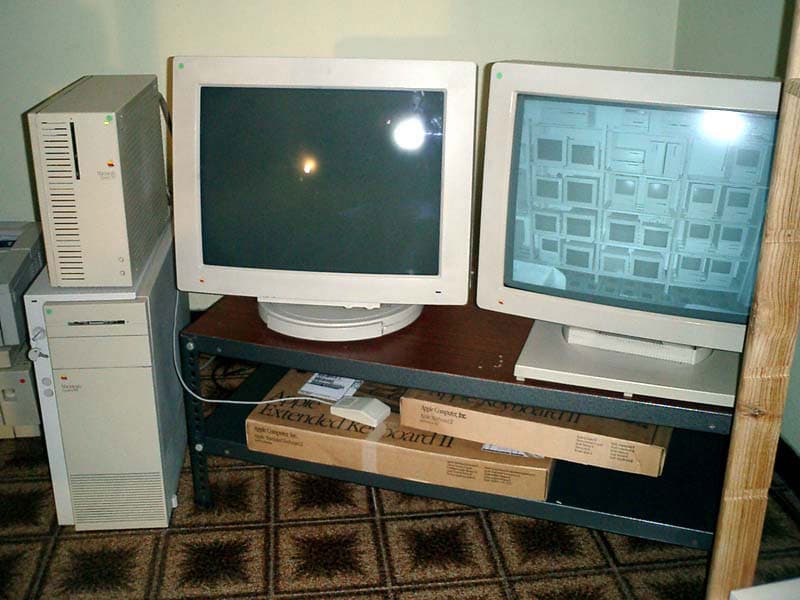 Macintosh Quadra 900 — reference photo