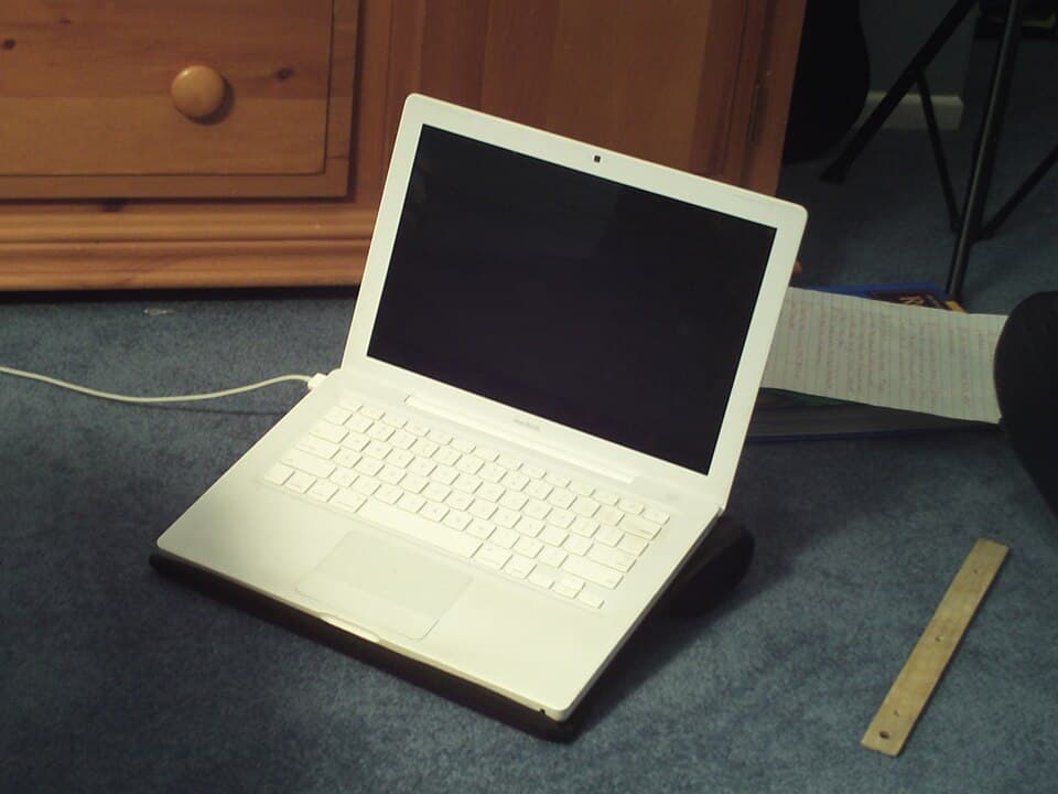 MacBook (Early 2008) — reference photo