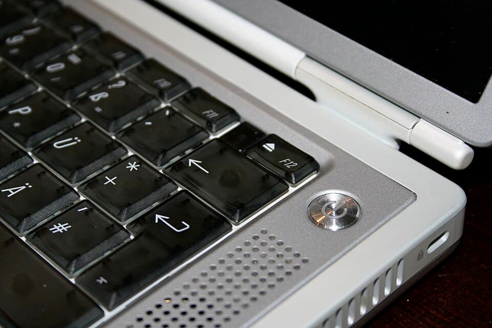 PowerBook G4 Titanium (Gigabit Ethernet, 2001) — reference photo