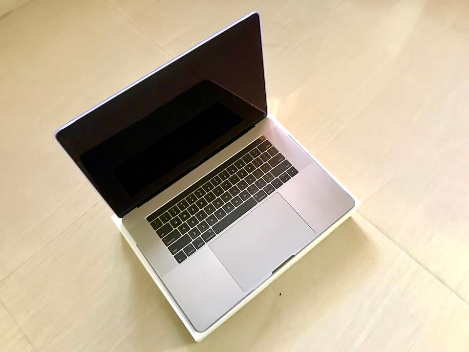 MacBook Pro 13″ (Late 2016, Two Thunderbolt 3) — reference photo