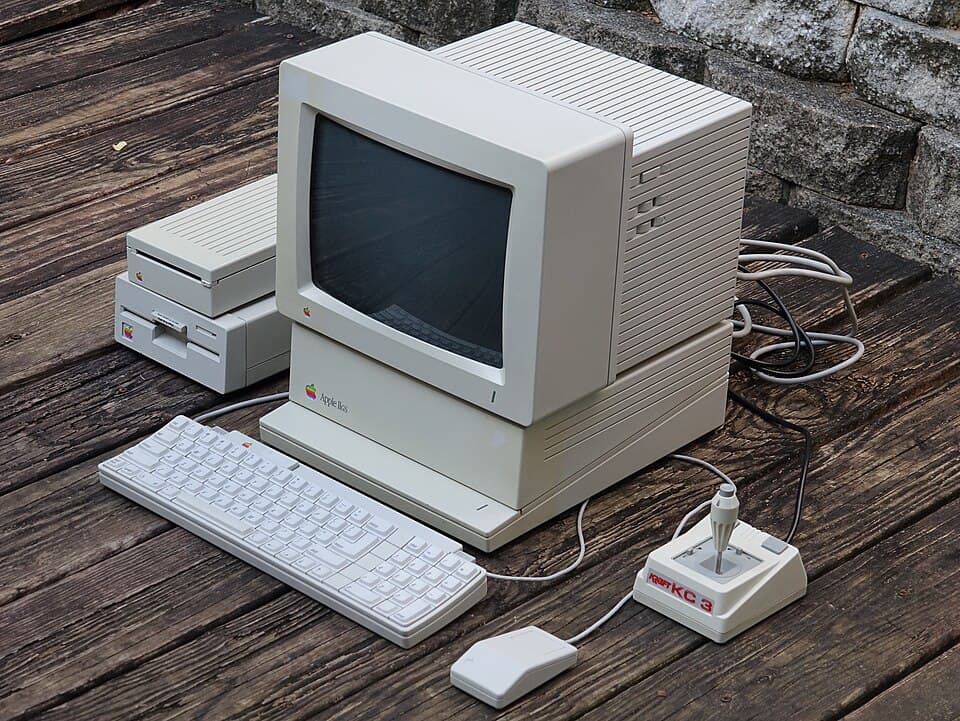 Apple IIgs (ROM 0) — reference photo