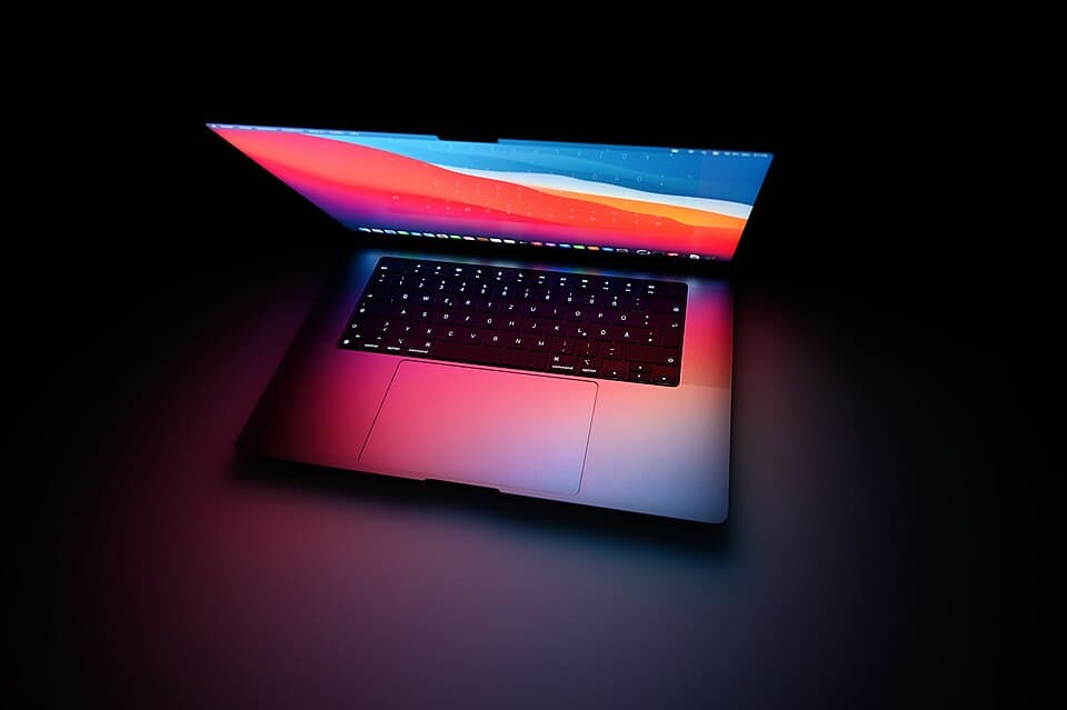 MacBook Pro 16″ (M2 Pro/Max, 2023) — reference photo