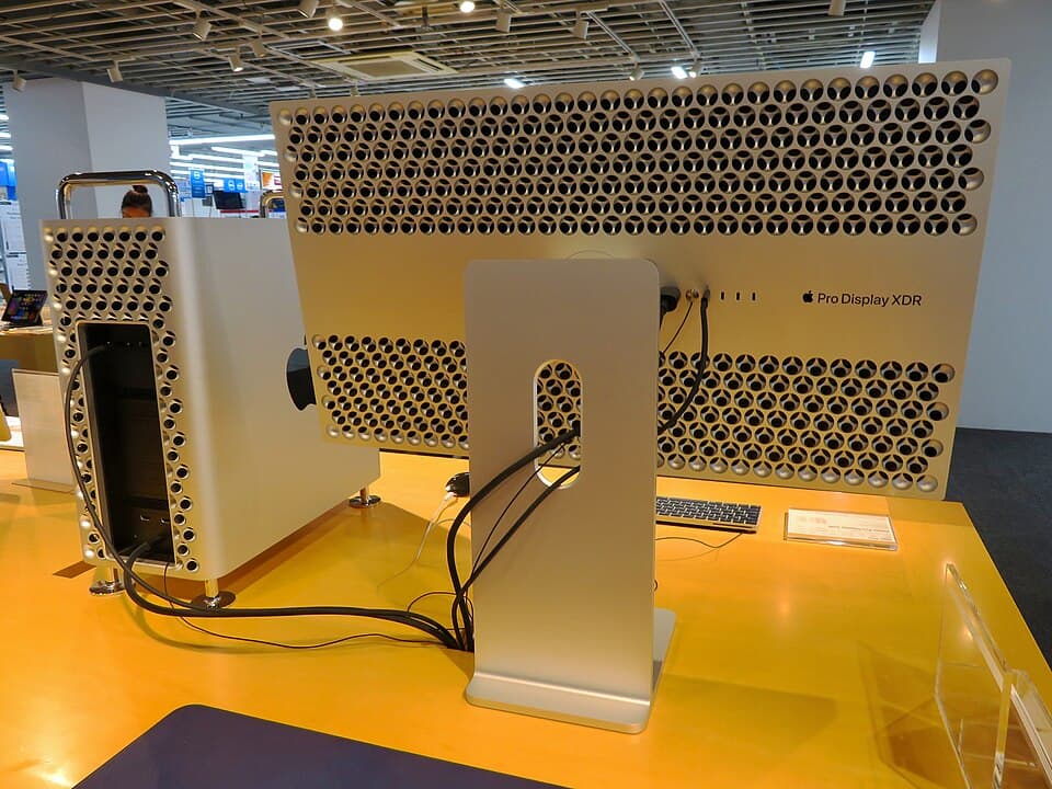 Mac Pro (M2 Ultra, 2023) — reference photo