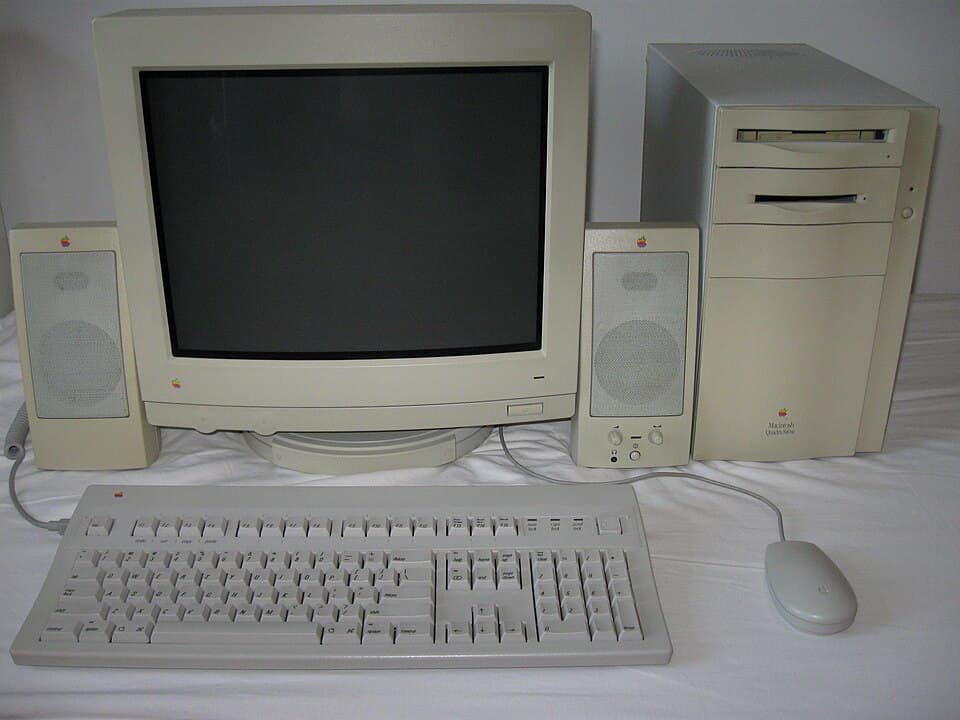 Macintosh Quadra 840AV — reference photo