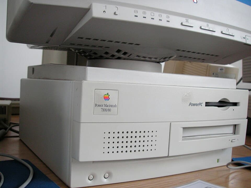 Power Macintosh 7100 — reference photo