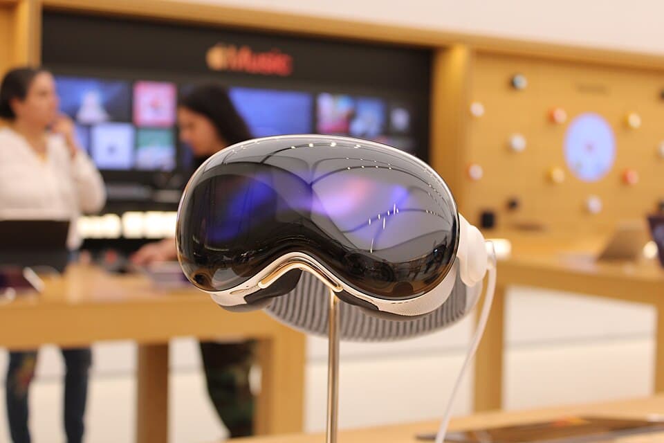 Apple Vision Pro (1st gen, 2024) — reference photo
