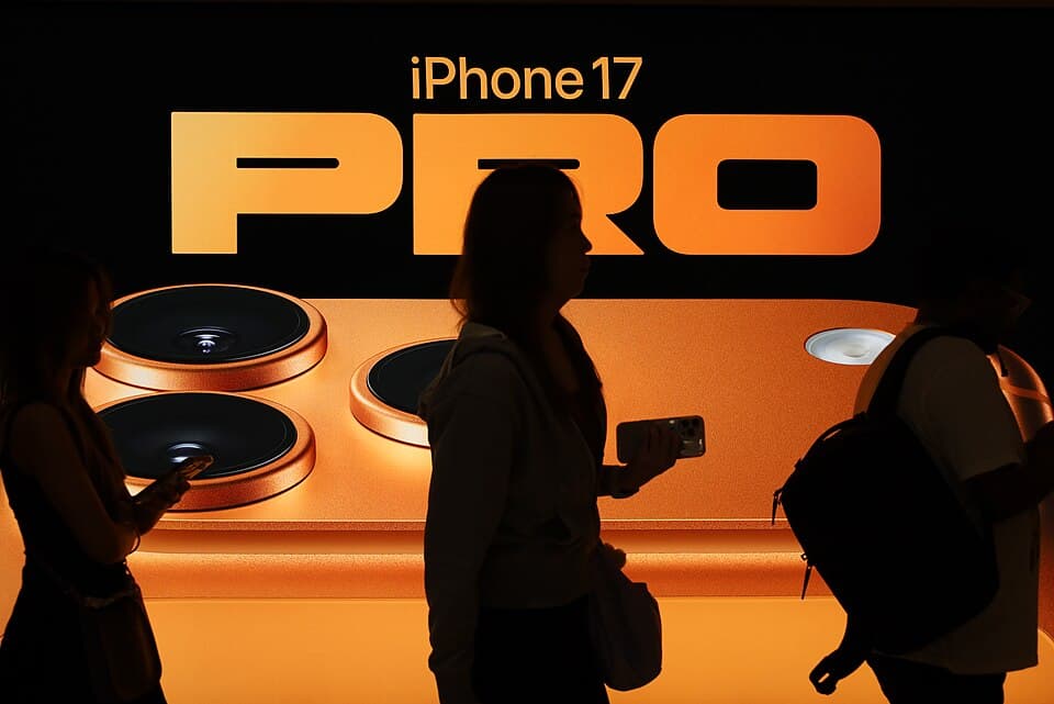 iPhone 17 — reference photo