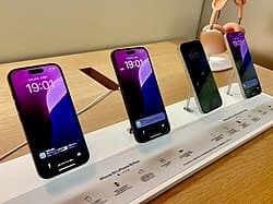 iPhone 16 — reference photo