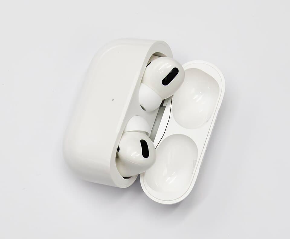 AirPods Pro 3 — reference photo