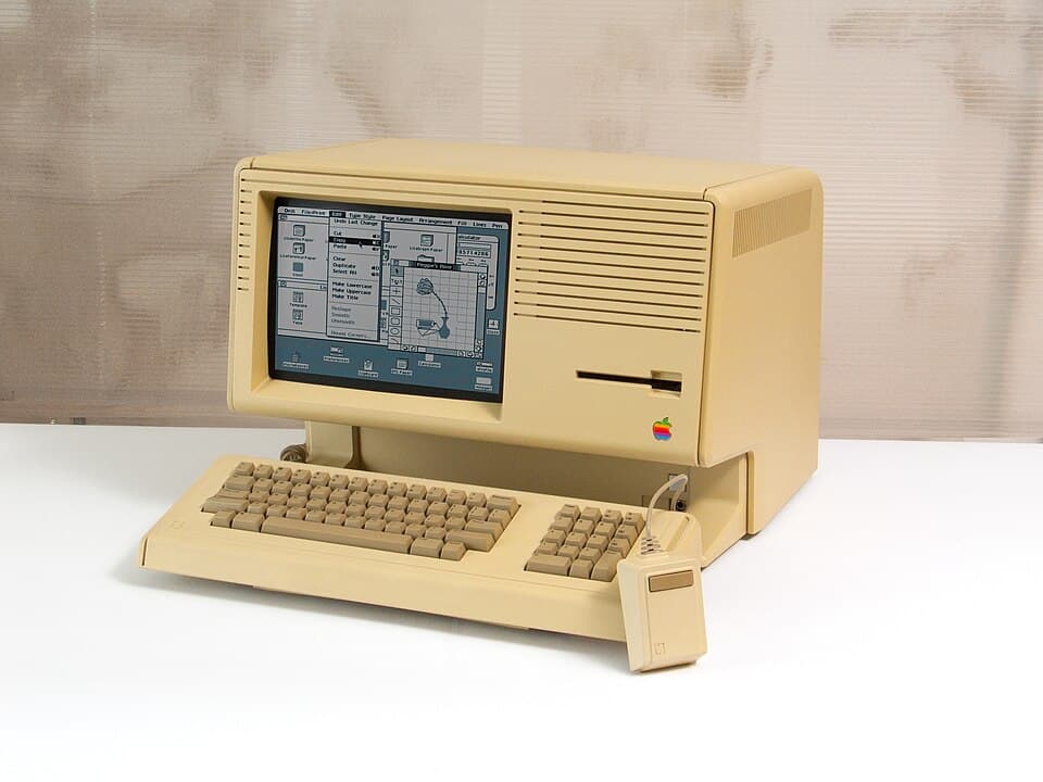 Macintosh XL (Lisa 2 rebadge) — reference photo