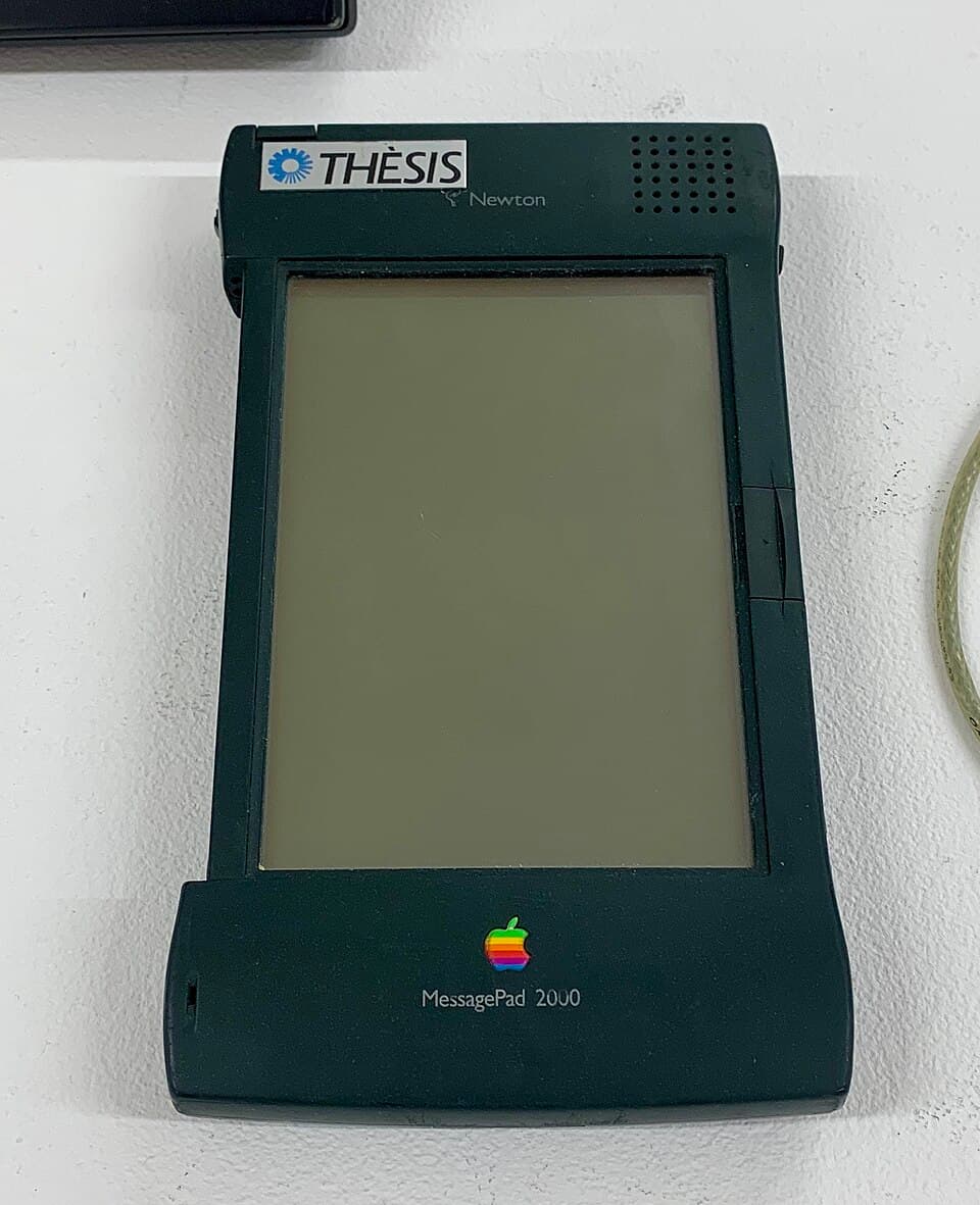 Newton MessagePad 2000 — reference photo