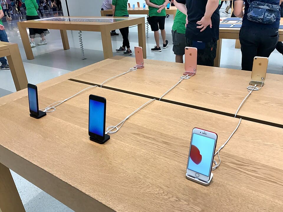 iPhone 7 — reference photo