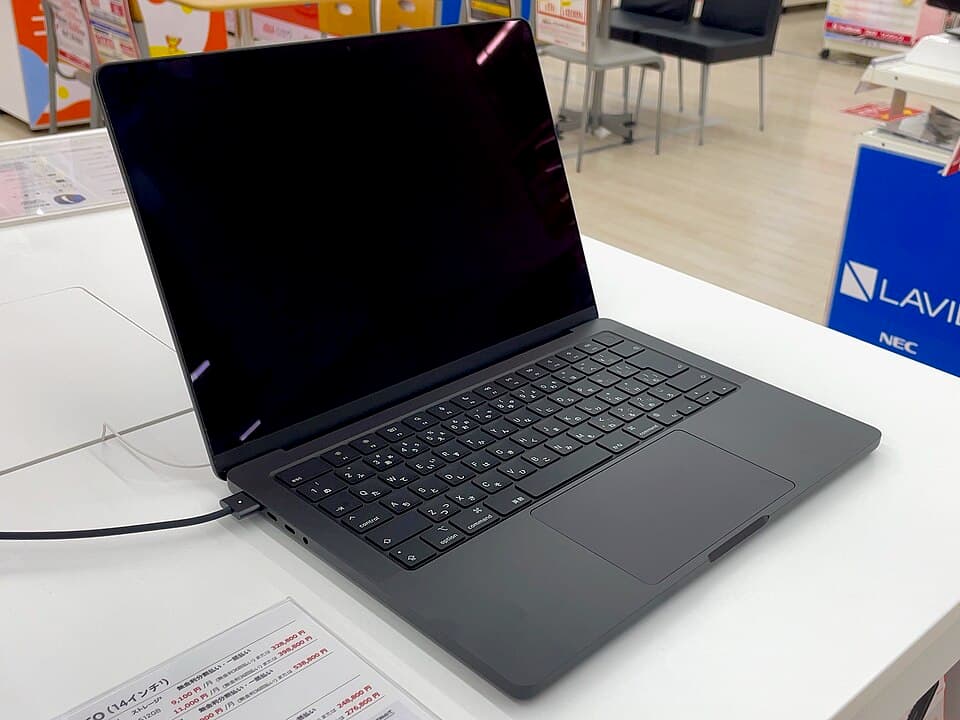 MacBook Pro 14″ (M2 Pro/Max, 2023) — reference photo
