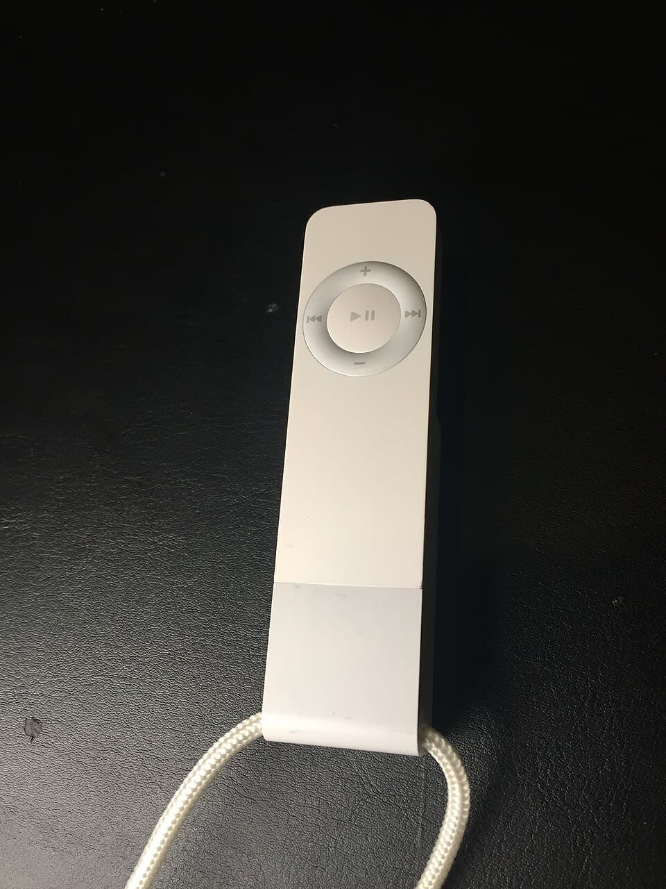 iPod Shuffle (1st gen) — reference photo