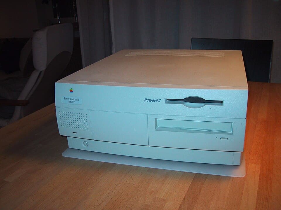 Power Macintosh 7500 — reference photo