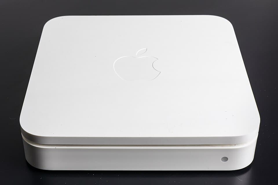 AirPort Extreme (802.11n Simultaneous Dual-Band, 2009) — reference photo