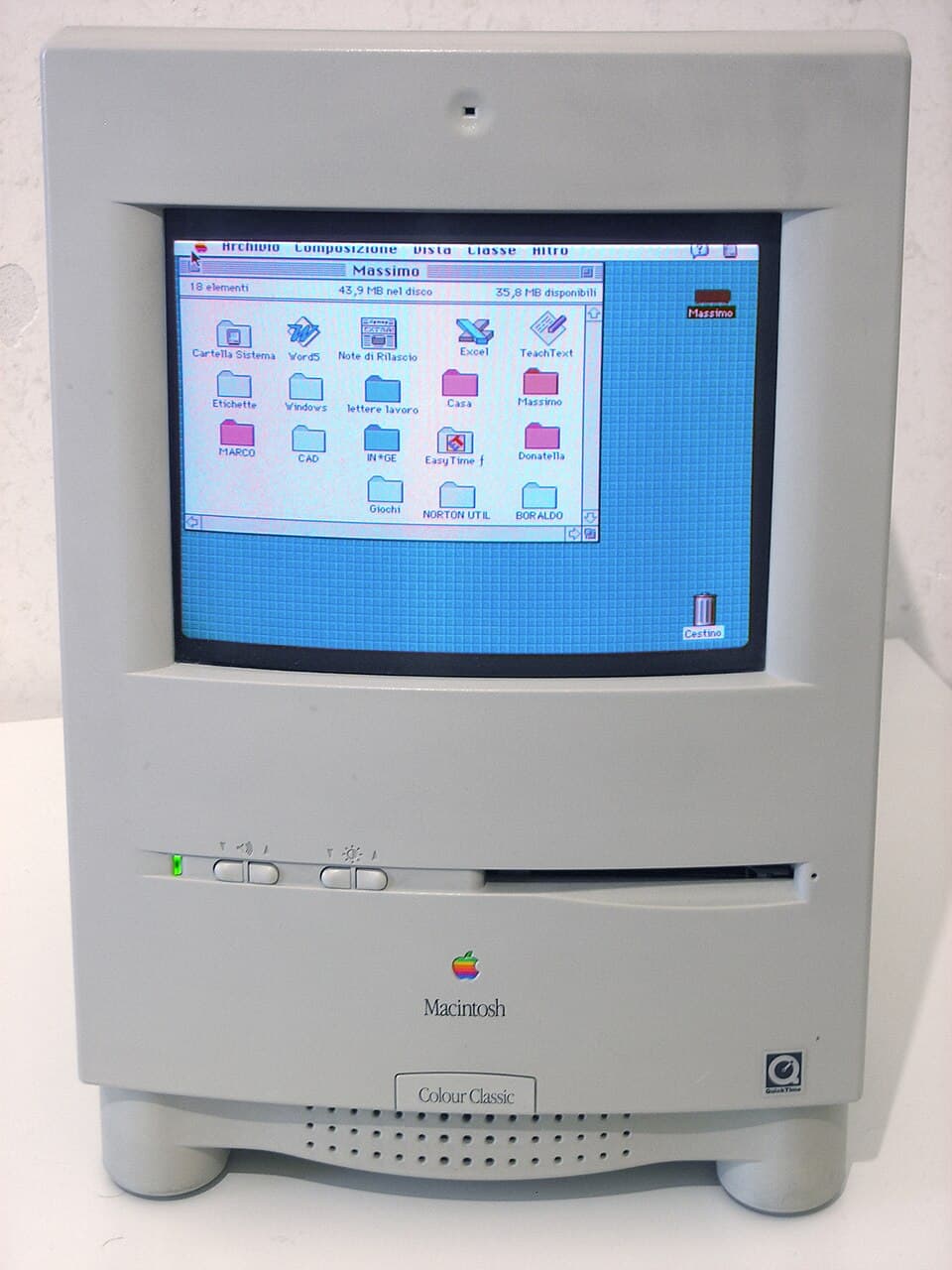 Macintosh Color Classic — reference photo
