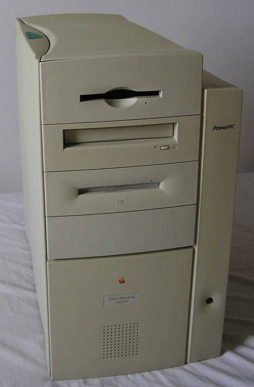 Power Macintosh 9600 — reference photo