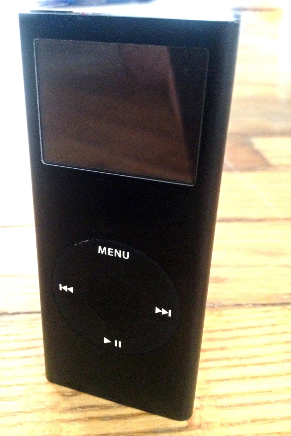 iPod Nano (2nd gen, aluminum) — reference photo