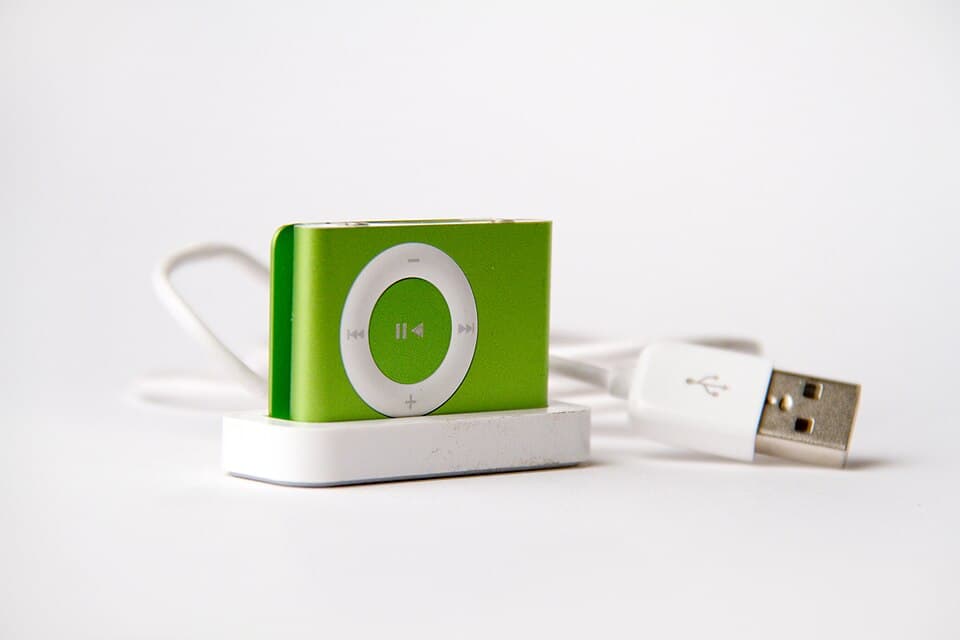 iPod Shuffle (2nd gen, clip) — reference photo