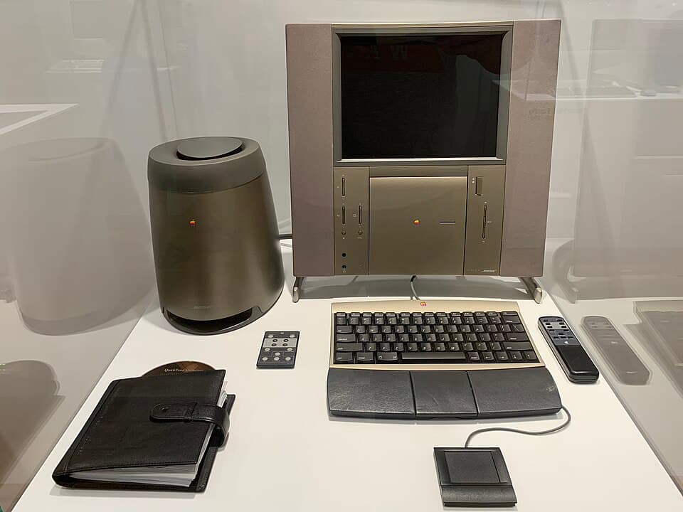 Twentieth Anniversary Macintosh — reference photo